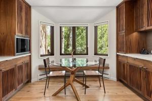 Snowmass Woodrun V 3 Bedroom Ski In, Ski Out Mountain Residence In The Heart Of Snowmass Village