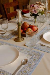 Live Like Royalty 446-Year-Old Stay 7BR -Homeyhuts