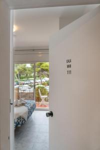 Double Room with Balcony room in Hostal Bonanza Sitges