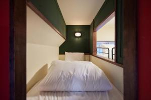 Tombori Shukuhakushitsu 204