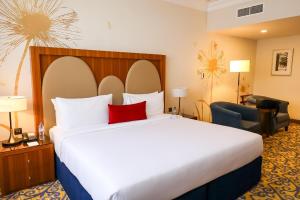 Executive Suite room in City Seasons Al Hamra Hotel