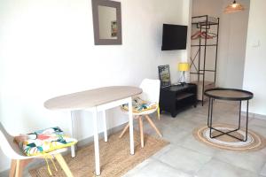 Bright studio 8 minutes walk from the beach