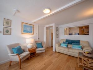 Apartment with River views & Parking Permit