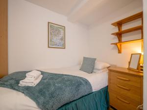 Apartment With River Views & Parking Permit