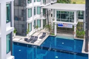 C205 4BR Pool, Mountain Views & Prime Location