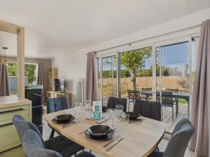 Chalets Chalet avec piscine pour 4 adultes-2 enfants : photos des chambres