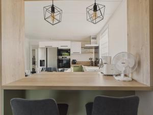 Chalet avec piscine pour 4 adultes-2 enfants