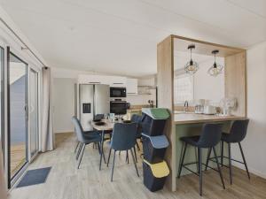 Chalet avec piscine pour 4 adultes-2 enfants