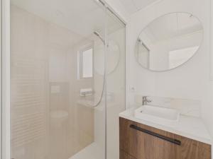 Chalets Chalet avec piscine pour 4 adultes-2 enfants : photos des chambres