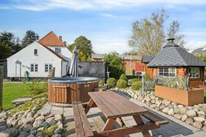 Country Idyll With Wilderness Bath And Sauna