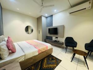 Hotel 7 Star Rohini Sector 22
