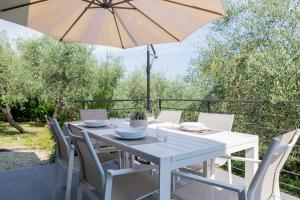 TAGGIASCA- Suite nel verde con piscina e terrazza privata