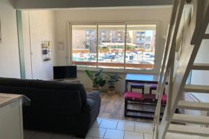 Duplex apartment facing the port