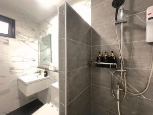 วิลล่าใหม่ ใกล้สนามบิน & ห้วยวังนอง, พัก8ท่าน สบายๆ, Pet Friendly, Baan Hug Ubon