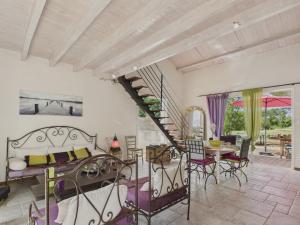 Maison familiale et colorée avec jardin pour 6