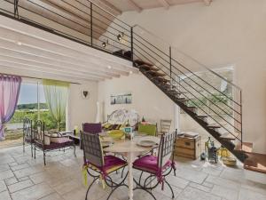 Maisons de vacances Maison familiale et coloree avec jardin pour 6 : photos des chambres