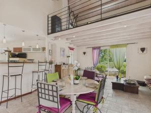 Maisons de vacances Maison familiale et coloree avec jardin pour 6 : photos des chambres