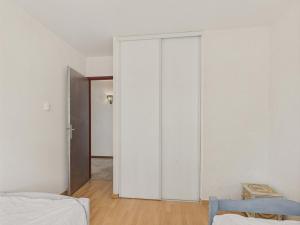Maisons de vacances Maison familiale et coloree avec jardin pour 6 : photos des chambres