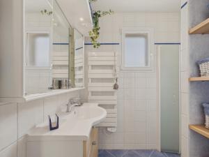 Maisons de vacances Maison familiale et coloree avec jardin pour 6 : photos des chambres