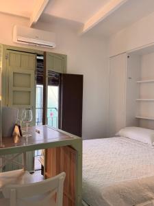 Prieto Picudo - Harbors Light