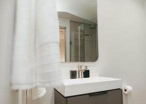 Sunset View Modern Apartment