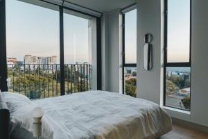 Sunset View Modern Apartment