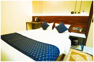 Hotel Amba-Sadar Palace In Varanasi Fully AC Room