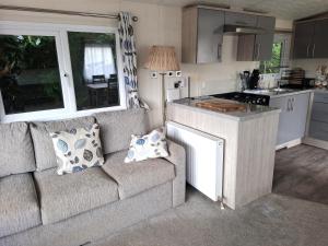 Hillside retreat - 2 bedrooms sleeps 5