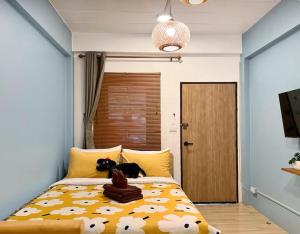 Tiny Cozy Room - Wat Arun