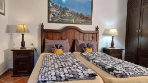 Ferienwohnung mit kleiner Innenhof-Terrasse im mediterranen Stil