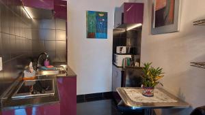 Moderne Ferienwohnung mit privatem Balkon sowie Meer- und Gebirgsblick