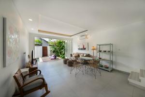 Villa Cocomo - Stylish 3BR Pool Villa 100m from Batu Bolong Beach