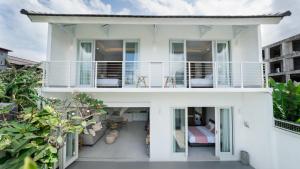 Villa Cocomo - Stylish 3BR Pool Villa 100m from Batu Bolong Beach