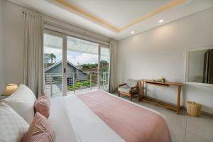 Villa Cocomo - Stylish 3BR Pool Villa 100m from Batu Bolong Beach