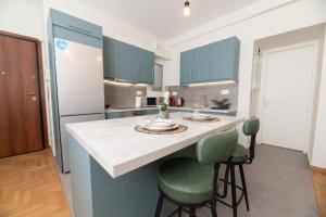 5th floor Apt with Acropolis view in Pangrati