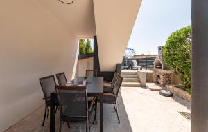 2 Bedroom Beautiful Home In Posedarje