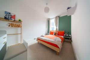 Beautiful 2 Bedroom Apartment in Wimbledon Central - Minutes to Central London