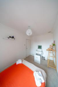 Beautiful 2 Bedroom Apartment in Wimbledon Central - Minutes to Central London