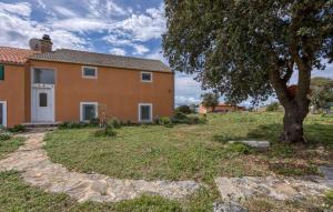 Stunning Apartment In Veli Losinj With Wifi