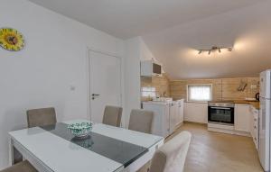 Stunning Apartment In Veli Losinj With Wifi 