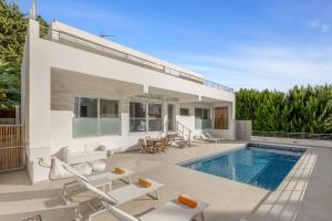 Elevated Living: 5 Br Villa in Ibiza City, 1275