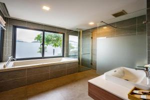 Oceanfront 4BR Villa with Private Pool, Nha Trang