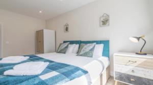 South Quay Penthouse - 2 Bed