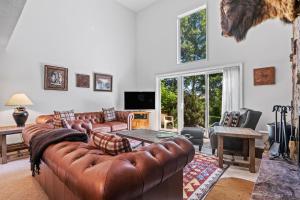 RMR: Four Seasons II 1 Condo in Teton Village