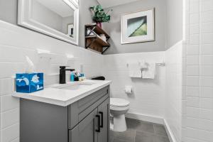 Remodeled Condo, 1 Block to Beach Access, Walkable to Restaurants! Fall Promo for Mondays & Thursdays!