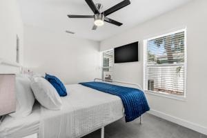 Remodeled Condo, 1 Block to Beach Access, Walkable to Restaurants! Fall Promo for Mondays & Thursdays!