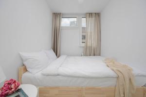 Warszawa Centre Modern Apartment Remote Working Smart TV & WiFi