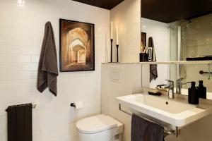 Shan - 1 bedroom and balcony in El Born