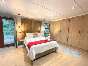 Forest Escape w Pool Jacuzzi Pizza Oven