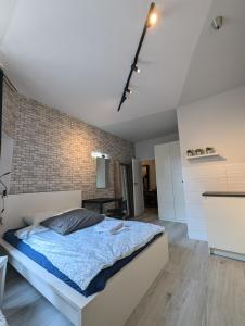 Fabryczna Station Rooms and Apartments